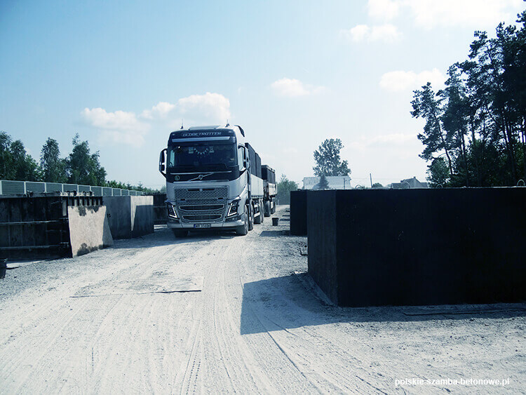 Transport szamb betonowych  w Pieszycach